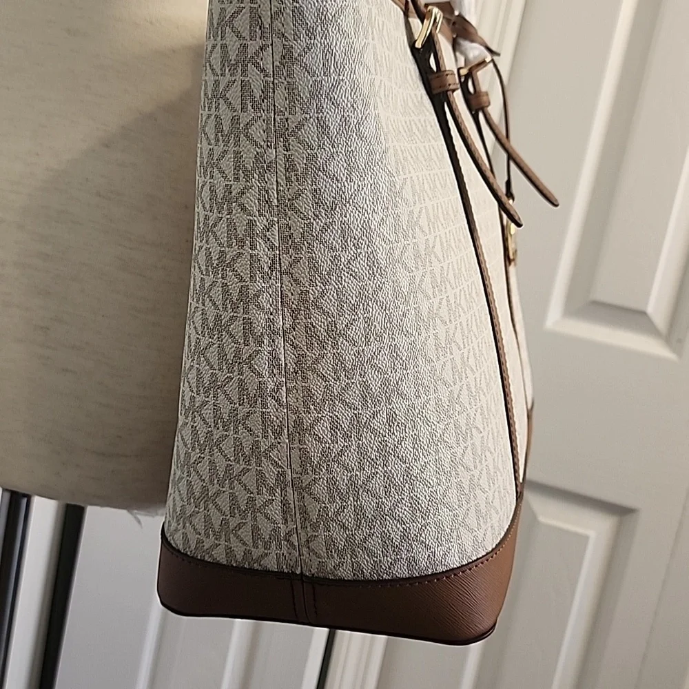LARGE MICHEL KORS BAG. - Picture 5 of 12